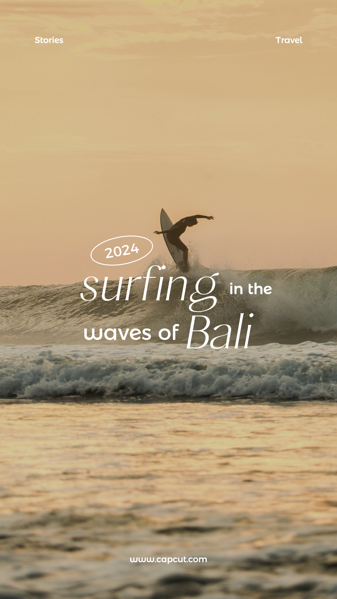 Affiche créative de voyage Instagram Story Surfer dans les vagues de Bali