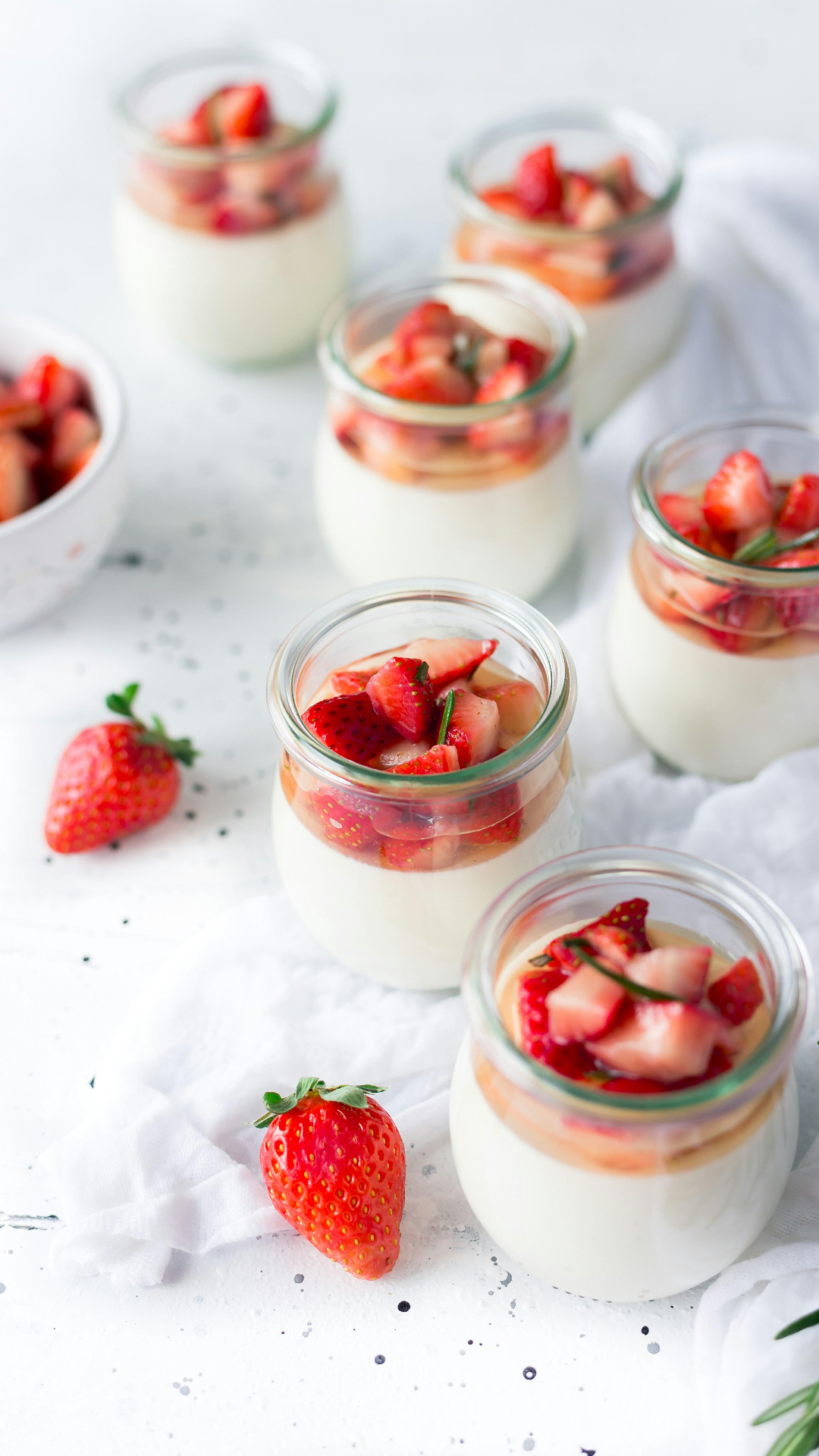 Poster kreatif wallpaper Buah Segar