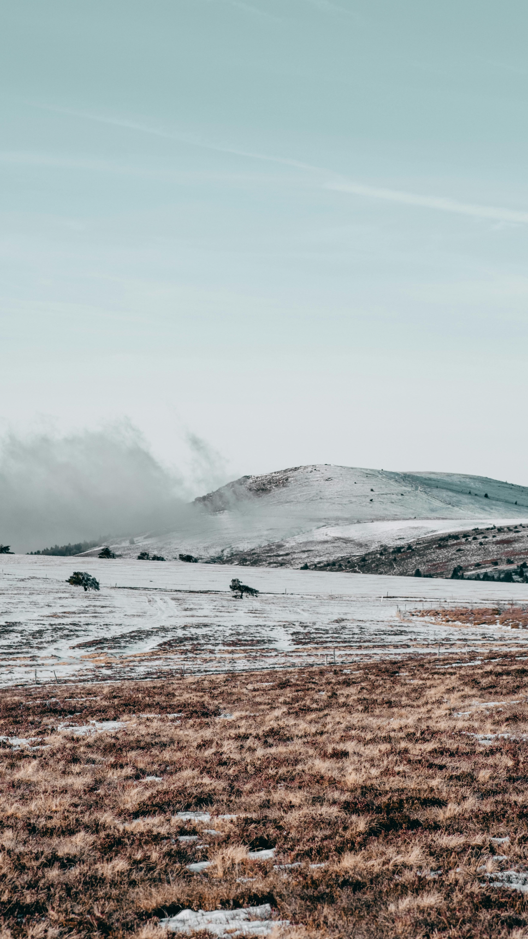 Poster Kreatif Wallpaper Salju di Perbukitan
